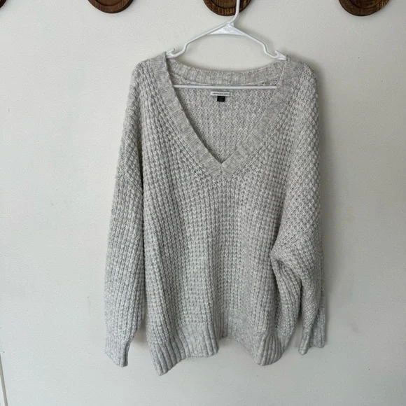 American Eagle grey chunky knit cozy v neck sweater size XL - Picture 7 of 9